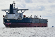 Un tanquero sancionado por la Unión Europea y el G7 aguarda para descargar combustible ruso en el Puerto de Arica