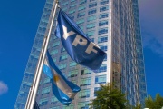 YPF: Justicia de EE.UU. frena temporalmente fallo que ordenaba ceder el 51% a bonistas