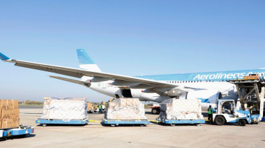 Mercado Libre y Mirgor prueban un corredor aéreo de cargas en la Patagonia con aviones de Aerolíneas Argentinas