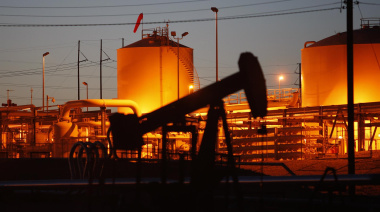 La IEA alerta sobre sobreoferta de petróleo en 2026: Sudamérica y el boom de Vaca Muerta