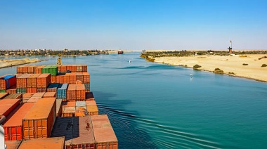 El Canal de Suez lanza descuentos y busca recuperar el tráfico perdido