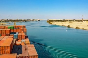 El Canal de Suez lanza descuentos y busca recuperar el tráfico perdido