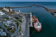 Puerto Quequén: Cierre de agosto con un incremento en volumen de carga, tráfico marítimo y diversificación de destinos