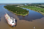Puerto de San Pedro: inminente solución tras la varadura de un buque y la concreción del dragado