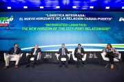 Expertos de Latinoamérica, EE. UU. y Europa delinean cómo la colaboración, planificación y el impacto social son esenciales para el futuro de las infraestructuras portuarias.