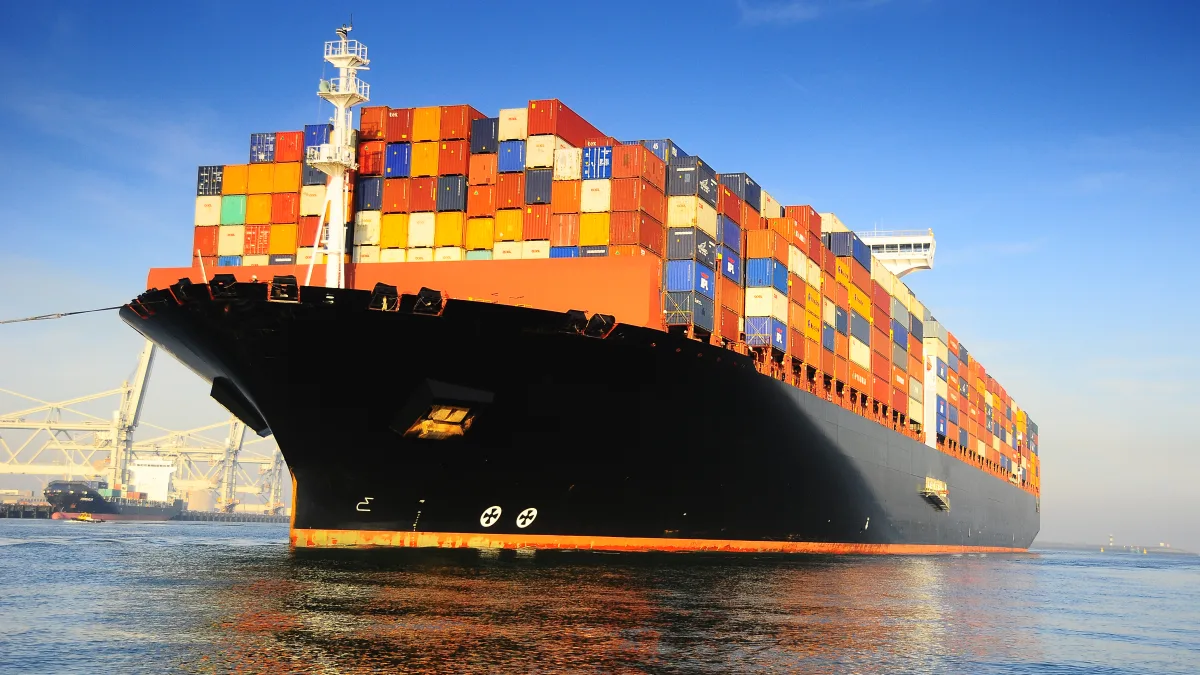 Portacontenedores inactivos escasean y alcanzan el 0,4% de la flota global en medio de incertidumbre
