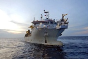 Monitoreo en tiempo real de ballenas durante dragado de mantenimiento en Puerto Quequén: Un paso conjunto hacia operaciones portuarias sostenibles