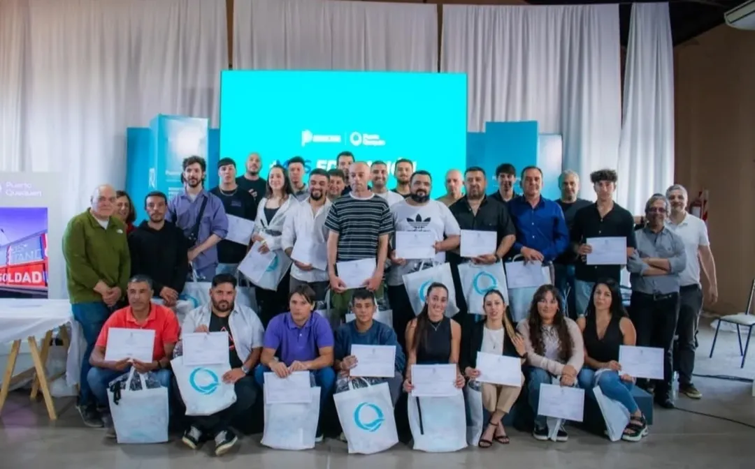 Puerto Quequén fortalece el capital humano: 50 Certificados en inglés naval y operación de autoelevadores
