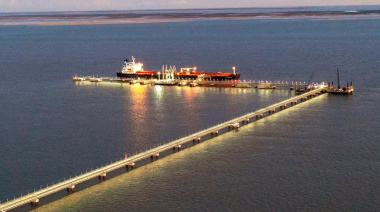 Puerto Rosales establece un hito logístico al recibir al buque Daqing Knutsen para cargar 100.000 toneladas de crudo de Vaca Muerta