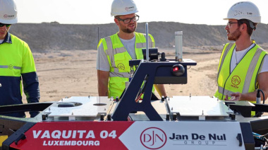 Un proyecto piloto busca eliminar residuos del río Dender con una bomba subacuática y embarcaciones autónomas