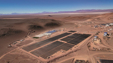 La mina de oro Lindero se convierte en la primera híbrida del país al integrar energía solar a su operación