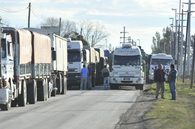 Camiones colapsan la Circunvalación: corte total entre la 227 y la 86