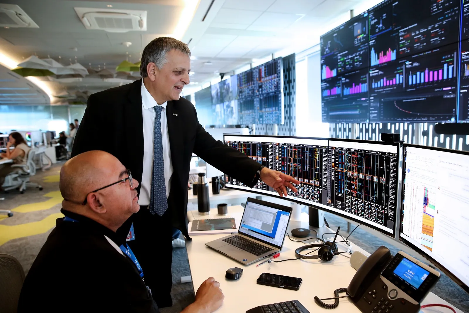 YPF inaugura su Centro de Inteligencia en Tiempo Real para revolucionar la producción de combustibles