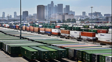 La balanza comercial registra un superávit de USD 1.402 millones en agosto