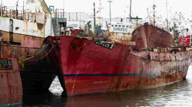 El Puerto de Mar del Plata avanza en la recuperación de espacios con el desguace de buques inactivos