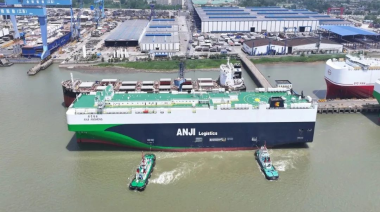 China refuerza su dominio exportador con el mayor buque de autos del mundo