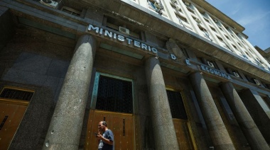 El PIB argentino creció 2,1% en el cuarto trimestre, pero cerró 2024 con una contracción del 1,7%