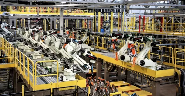 La industria opera al 58,6%: leve repunte en febrero impulsado por alimentos y metalmecánica
