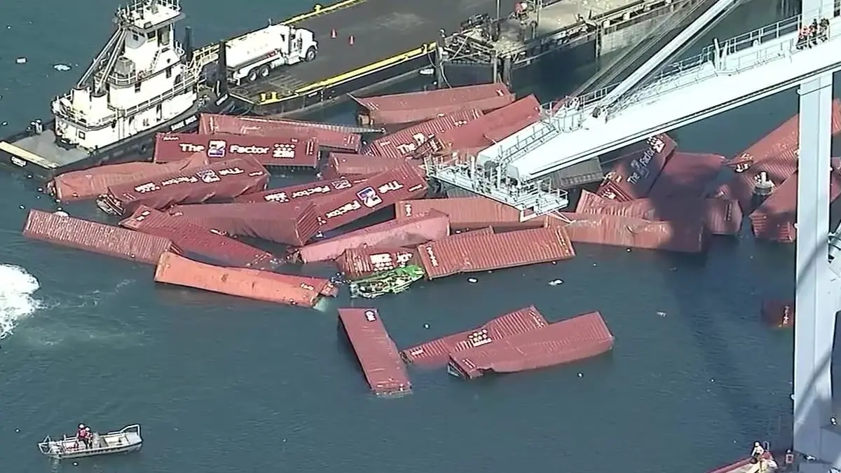 Autoridades inician la recuperación de contenedores tras un accidente en el Puerto de Long Beach