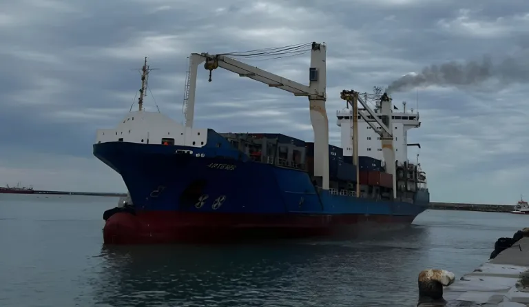 La finalización de la temporada de langostino desata una actividad sin precedentes en el puerto de Mar del Plata