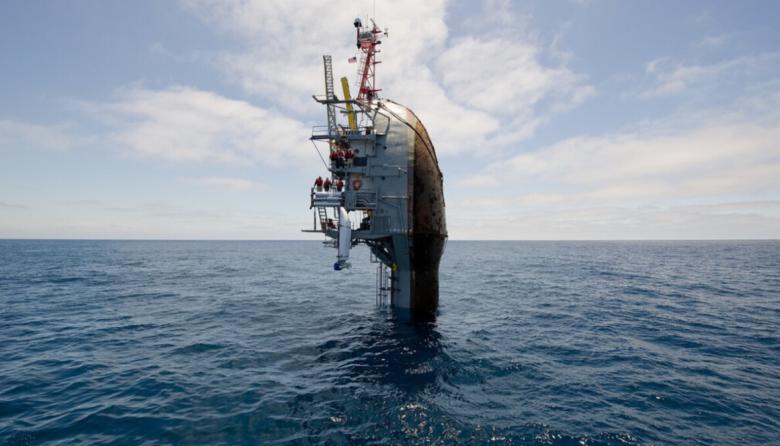 FLIP, la sorprendente plataforma de investigación marina capaz de "ponerse de pie" en pleno océano