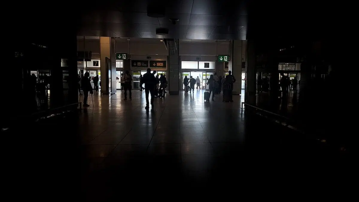 Apagón masivo en Iberia paraliza puertos y colapsa el transporte