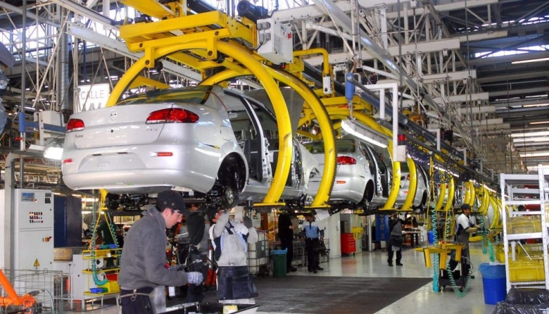 Fuerte alza en producción automotriz, pero caen exportaciones