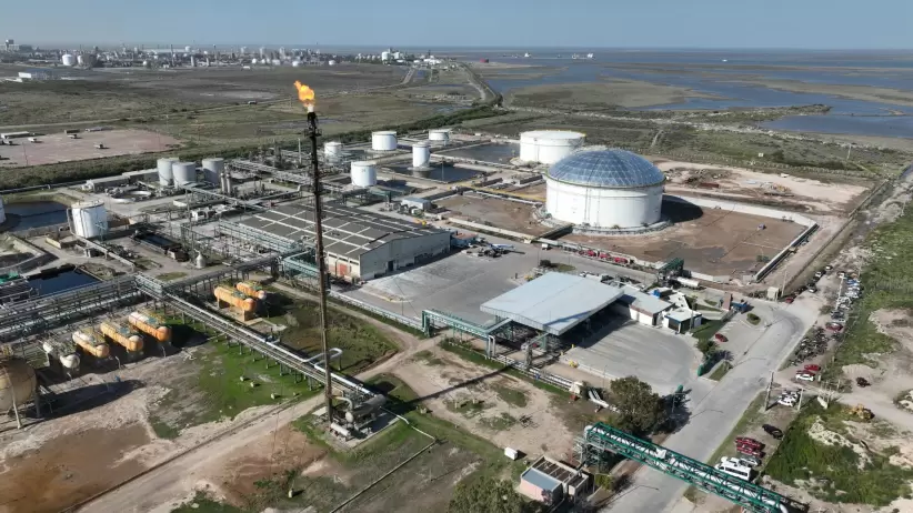 Trafigura negocia la compra de la refinería de Dock Sud y sacude al mercado energético argentino