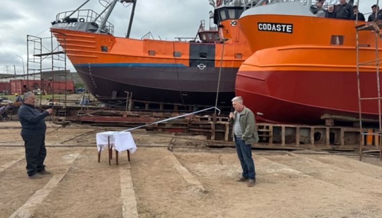 El Astillero Aloncar bota un nuevo buque pesquero para la zafra de langostino en Rawson