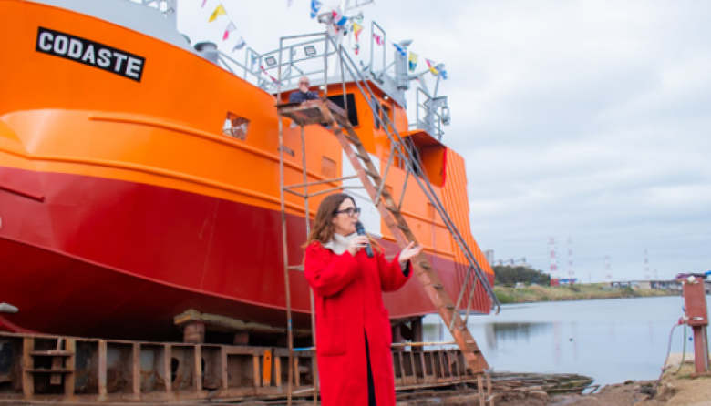 Jimena López, madrina del buque ‘CODASTE’, resalta el valor del trabajo y la industria argentina en la botadura