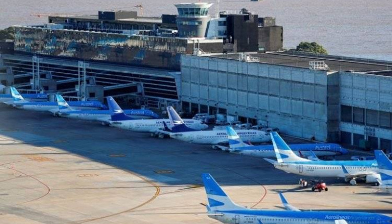 Pilotos inician segunda jornada de asambleas: Afectados 7.000 pasajeros y cerca de 60 vuelos.