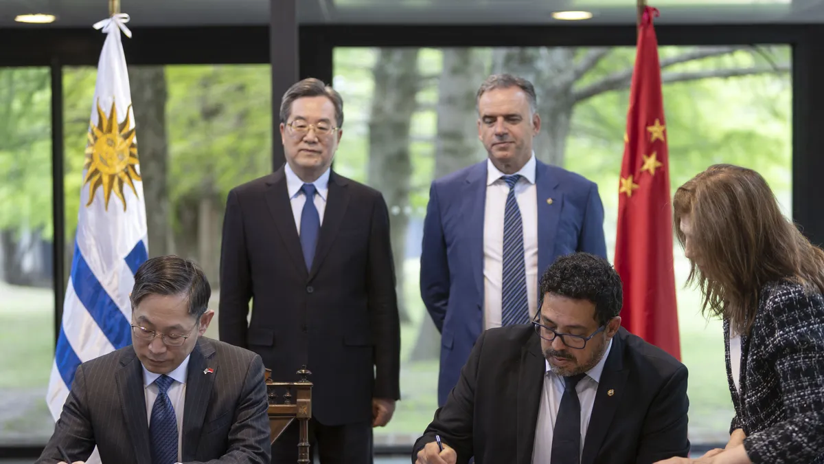 Uruguay y China firman un acuerdo de cooperación digital para fortalecer el comercio