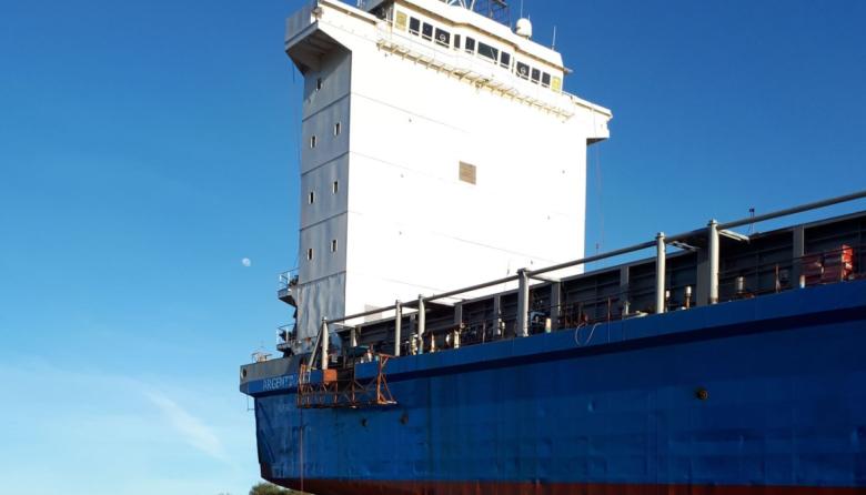 Metanav SRL Repara y Botadura con Éxito el Portacontenedores Argentina C, Reforzando la Flota de la Hidrovía