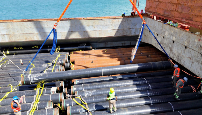Avance en Río Negro: Culmina descarga de caños sin costura para la terminal de GNL