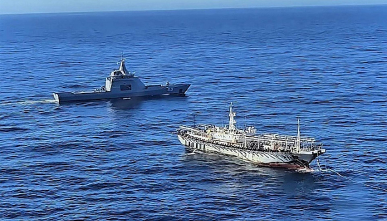 Operativo Mare Nostrum VI: Unas 400 embarcaciones extranjeras acechan el límite de la Zona Económica Exclusiva