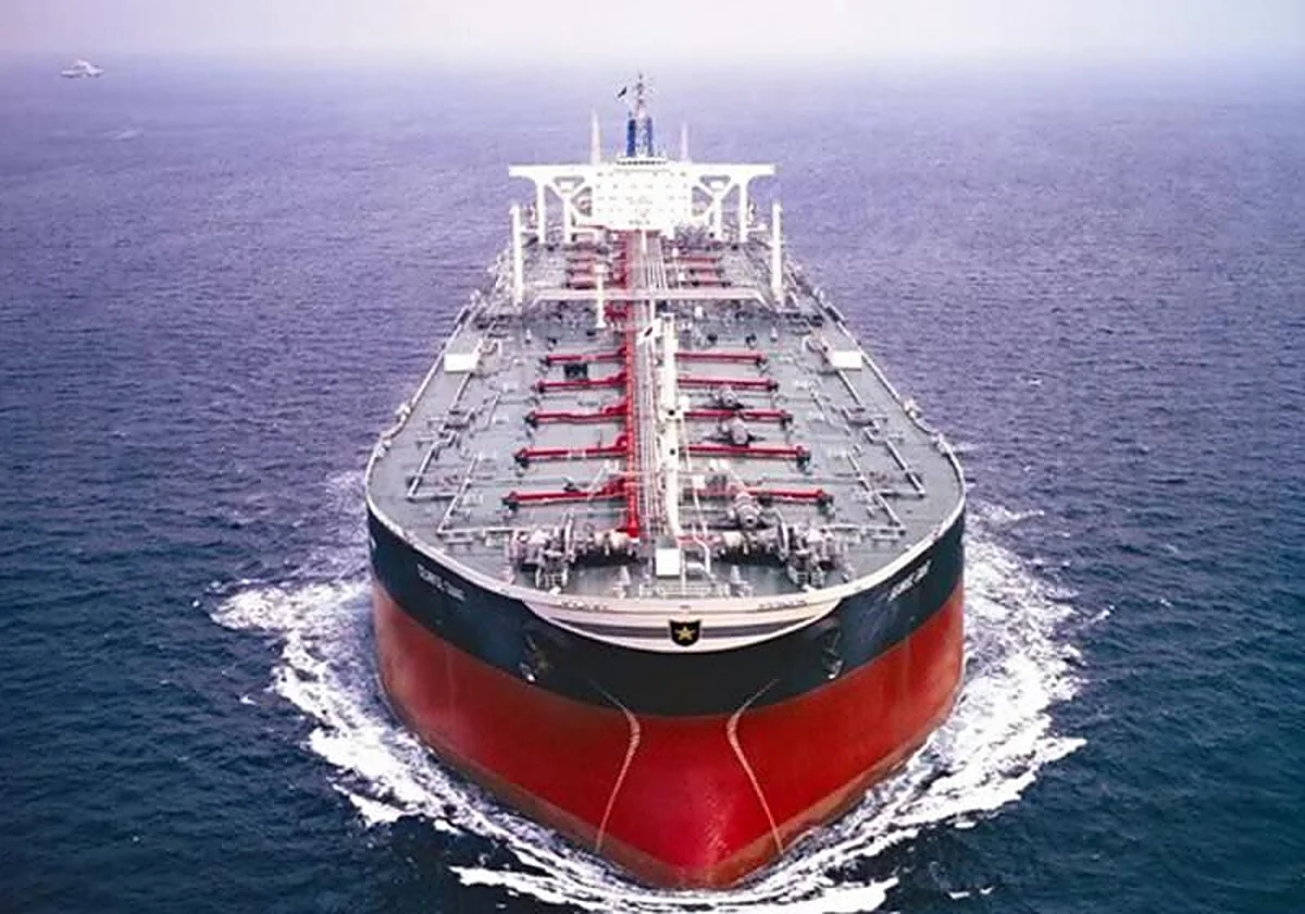 La Unión Europea impulsa veto a servicios que facilitan exportación marítima de crudo ruso