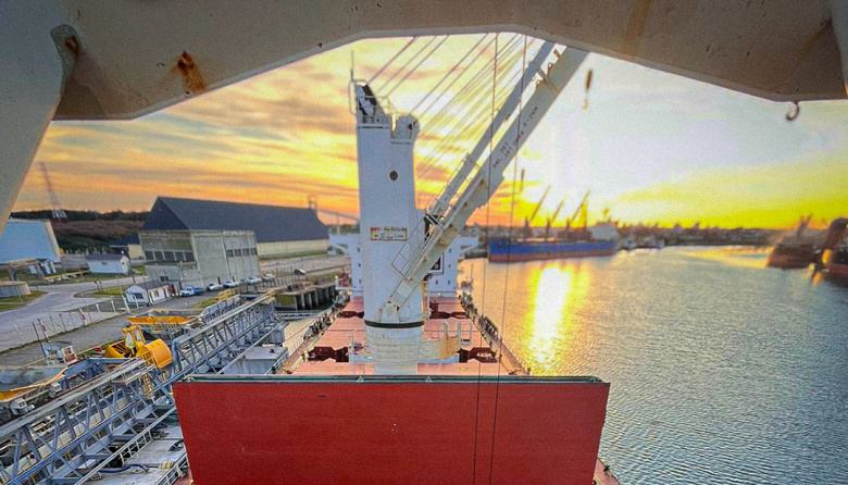 Puerto Quequén mantiene ritmo sostenido de embarques con múltiples buques en operación