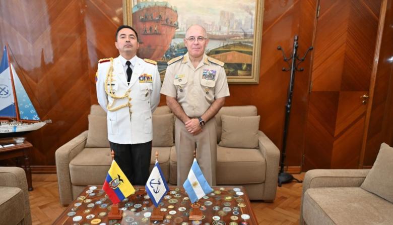 El Prefecto Nacional Naval recibió a los agregados de Chile y Ecuador en la sede de la Prefectura