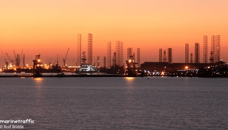 Ataques a buques y puertos en el Golfo Pérsico elevan el riesgo para la navegación en el Estrecho de Ormuz