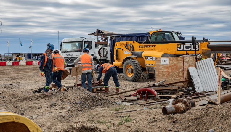 El oleoducto Vaca Muerta Sur concretó el cruce del río Negro y marca un hito en la obra