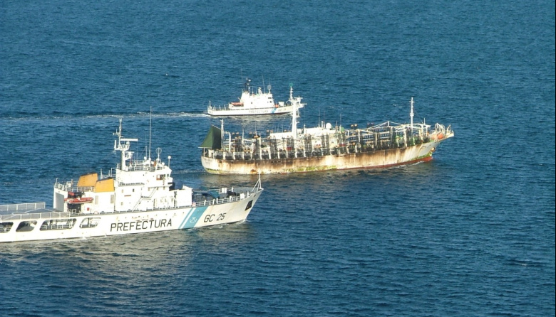 Argentina y Chile acuerdan agenda conjunta contra la pesca ilegal con foco en calamar, krill y recursos antárticos