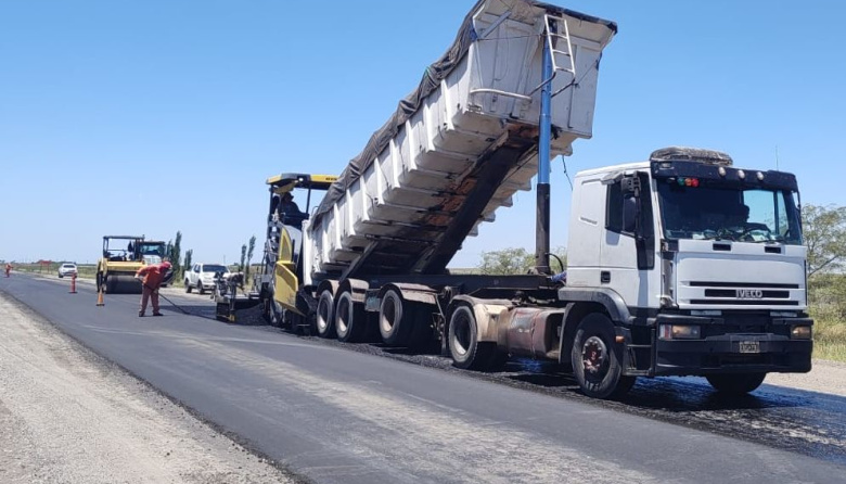 Dos frentes de obra simultáneos avanzan en la rehabilitación integral de la Ruta Provincial 6 en Córdoba