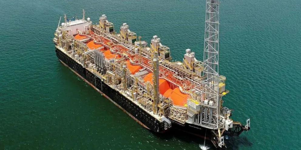 Argentina se lanza al mercado global del GNL con su primera planta flotante