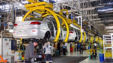 Fuerte alza en producción automotriz, pero caen exportaciones