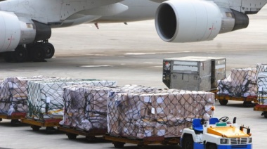 Fuerte alza de la demanda global de carga aérea en abril