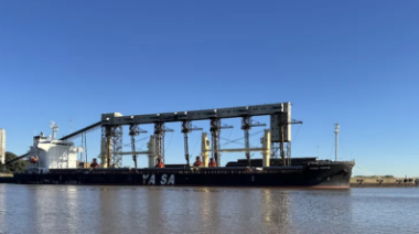 Zarpó el Yasa Tokyo tras un mes varado en San Pedro: reanudan las exportaciones de granos