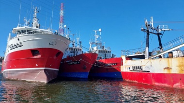 La flota langostinera congeladora permanece sin operar por conflicto gremial, afectando la producción y las exportaciones de la industria pesquera