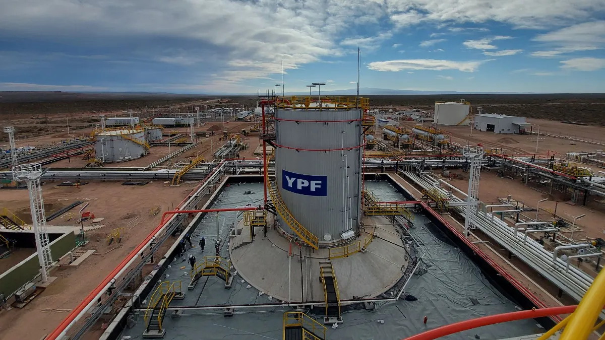 YPF adquiere activos de TotalEnergies en Vaca Muerta para consolidar su liderazgo en la producción no convencional