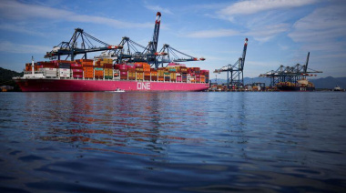 Argentina reduce sus expectativas de superávit comercial para 2025 tras un salto en las importaciones