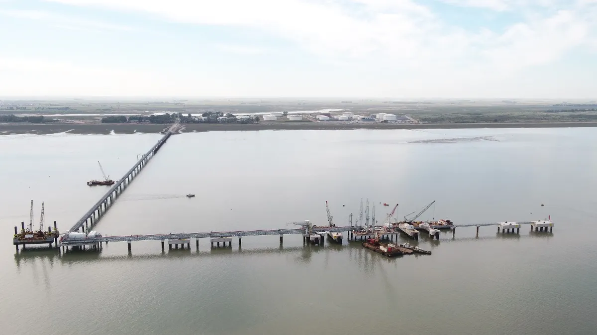Puerto Rosales logra una operación simultánea histórica en su nueva terminal petrolera